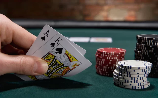 Luật chơi game Poker Rikvip cơ bản mà bạn nên biết