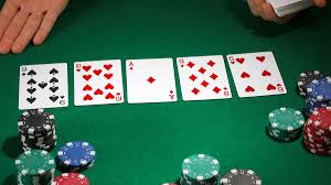 Tham gia chơi game tại RikVip Club nhận nhiều quà khủng Mẹo ra quyết định dựa trên Odds và Outs trong Poker Sunwin